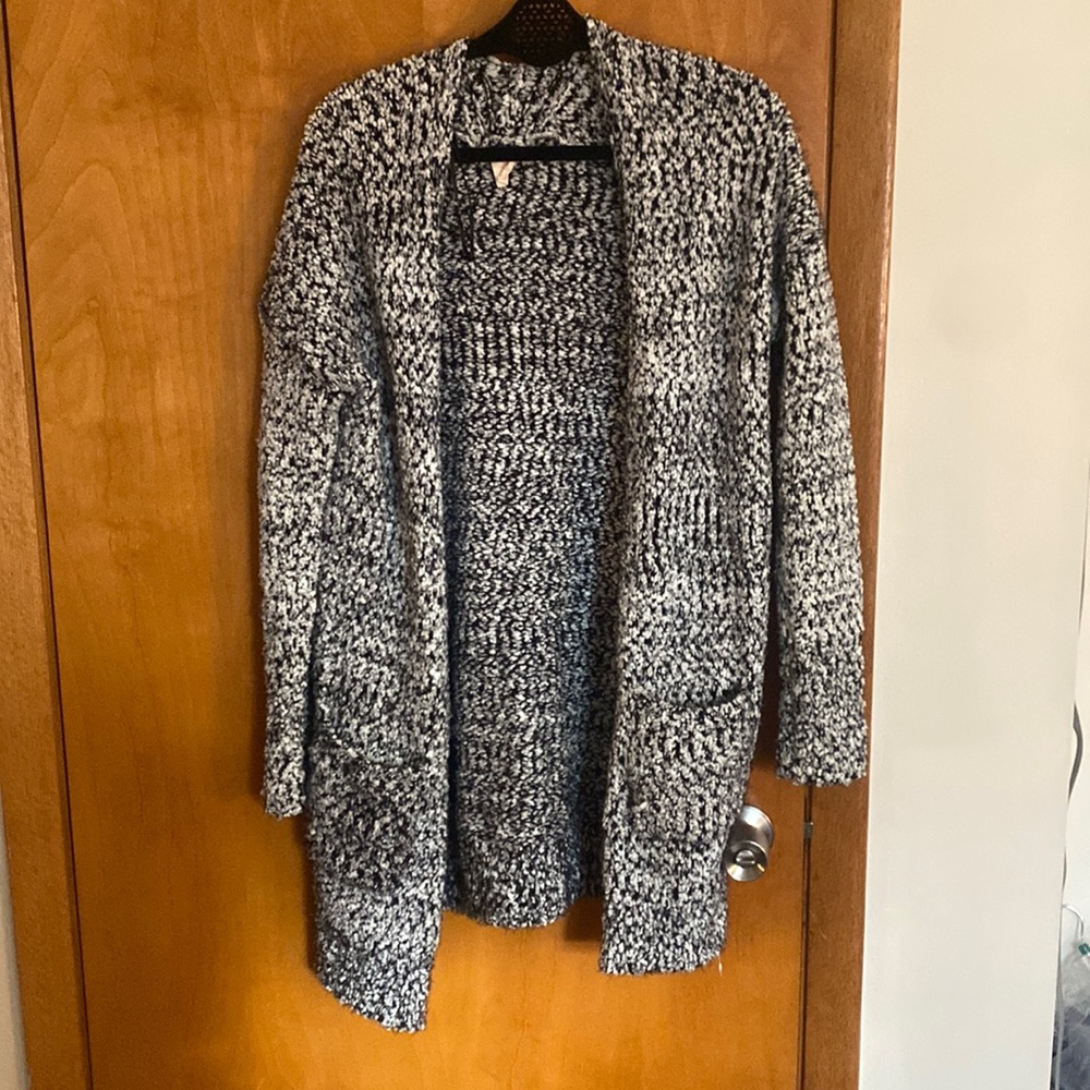 small cardigan. speckled with oversized fit. Barely worn, great condition.